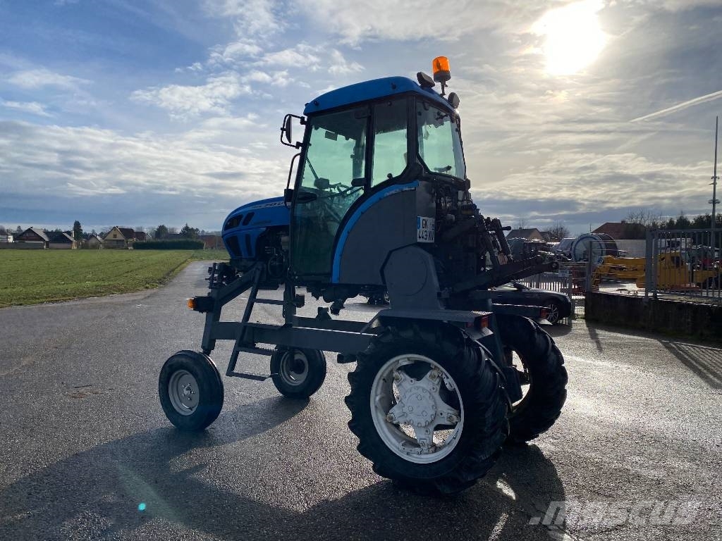 Landini REX R70V Enjambeur a Grand dégagement endommagé Traktörler