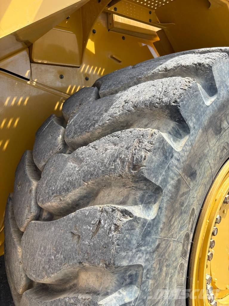 CAT 988 K (CE + EPA) Kolesni nakladalci