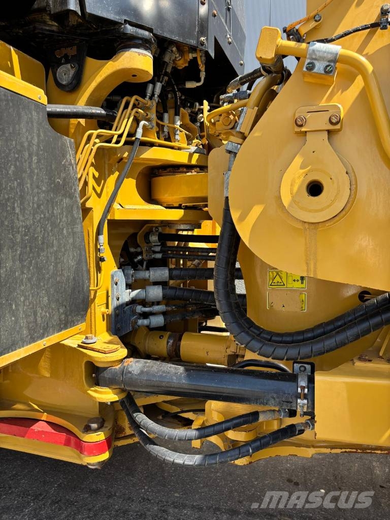CAT 988 K (CE + EPA) Kolesni nakladalci