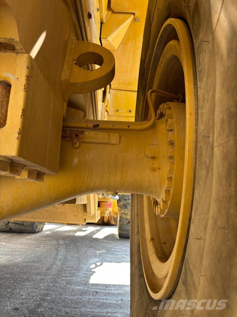 CAT 988 K (CE + EPA) Kolesni nakladalci