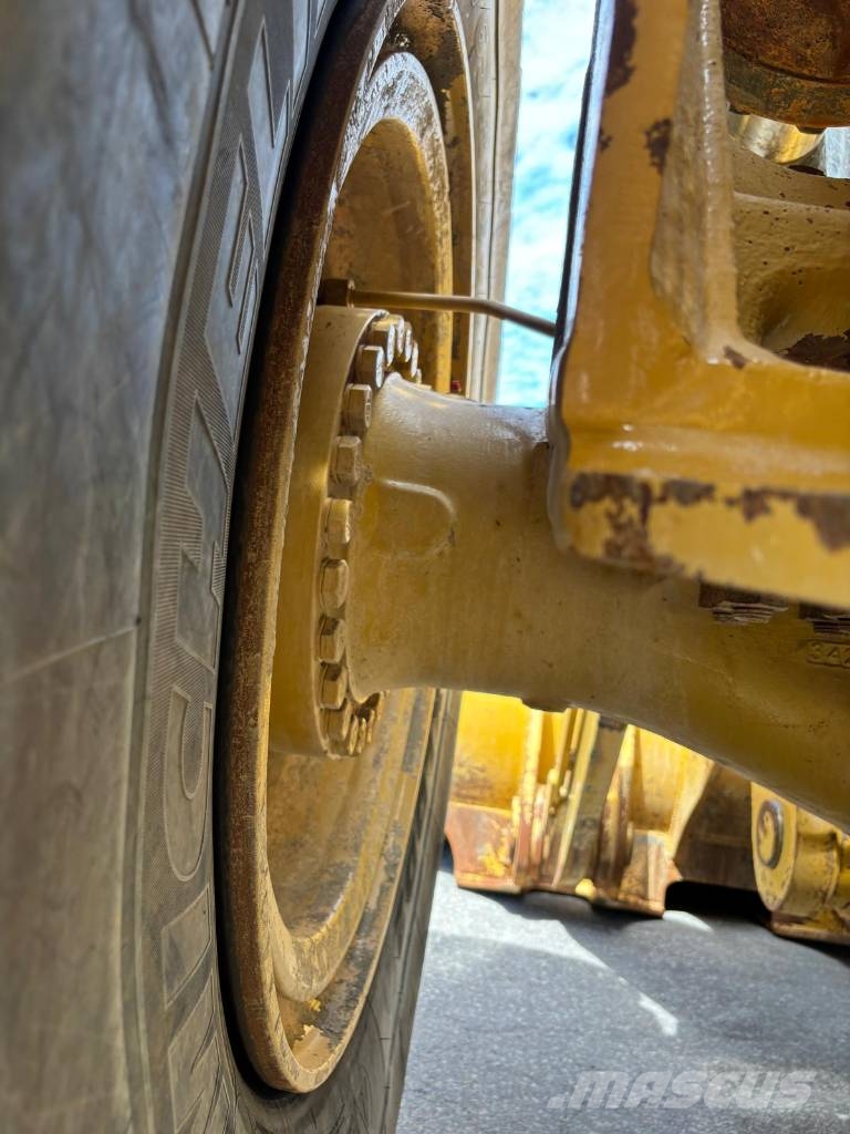 CAT 988 K (CE + EPA) Kolesni nakladalci