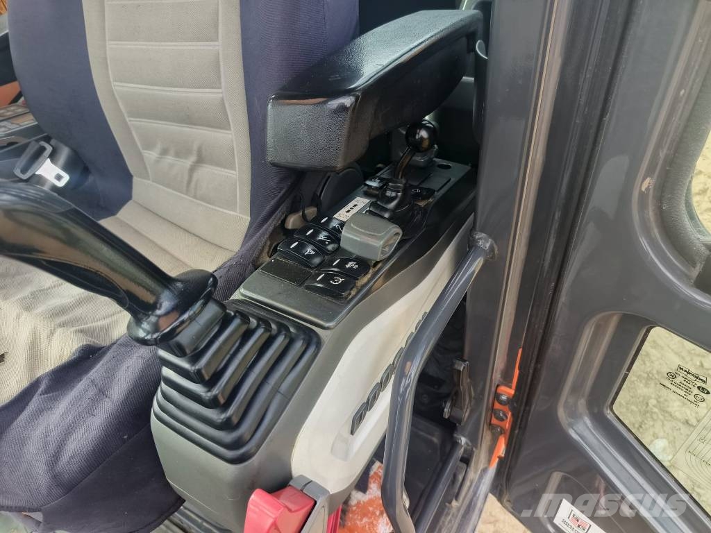 Doosan DX 165 W-5 Gravemaskiner på hjul