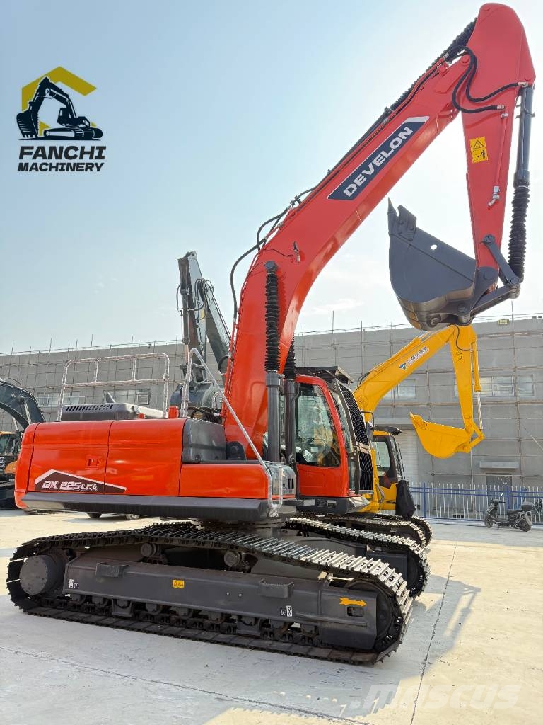 Develon DX 225 LC Raupenbagger