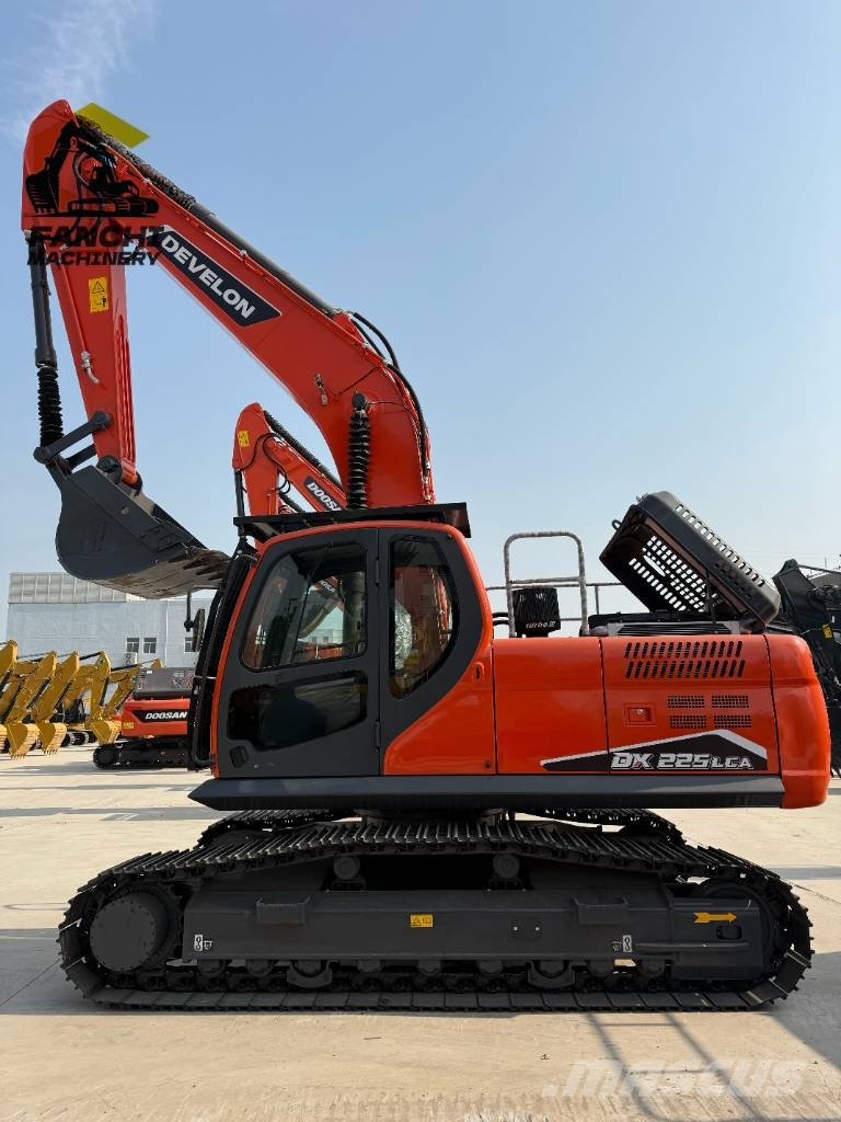 Develon DX 225 LC Raupenbagger