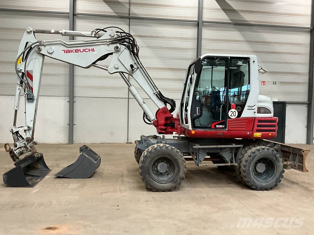 Takeuchi TB 295 W powertilt Lastik tekerli ekskavatörler