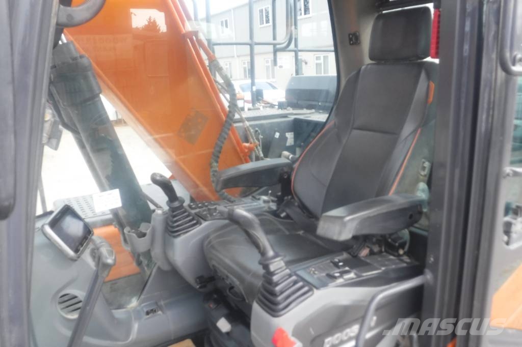 Doosan DX 140 LC-7 Roomikekskavaatorid