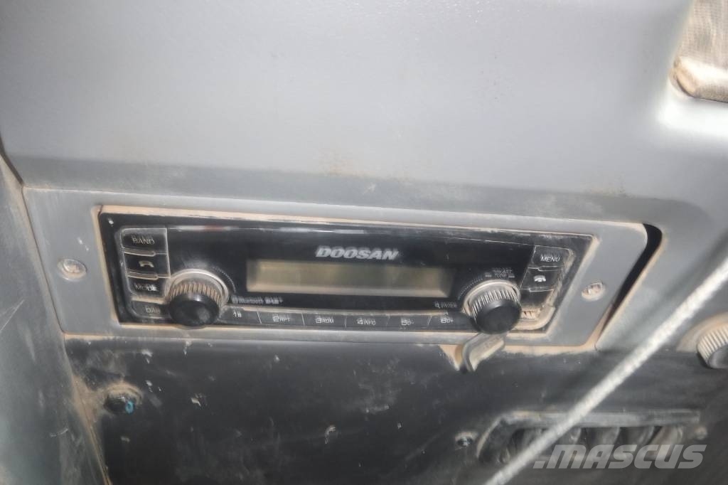 Doosan DX 140 LC-7 Roomikekskavaatorid