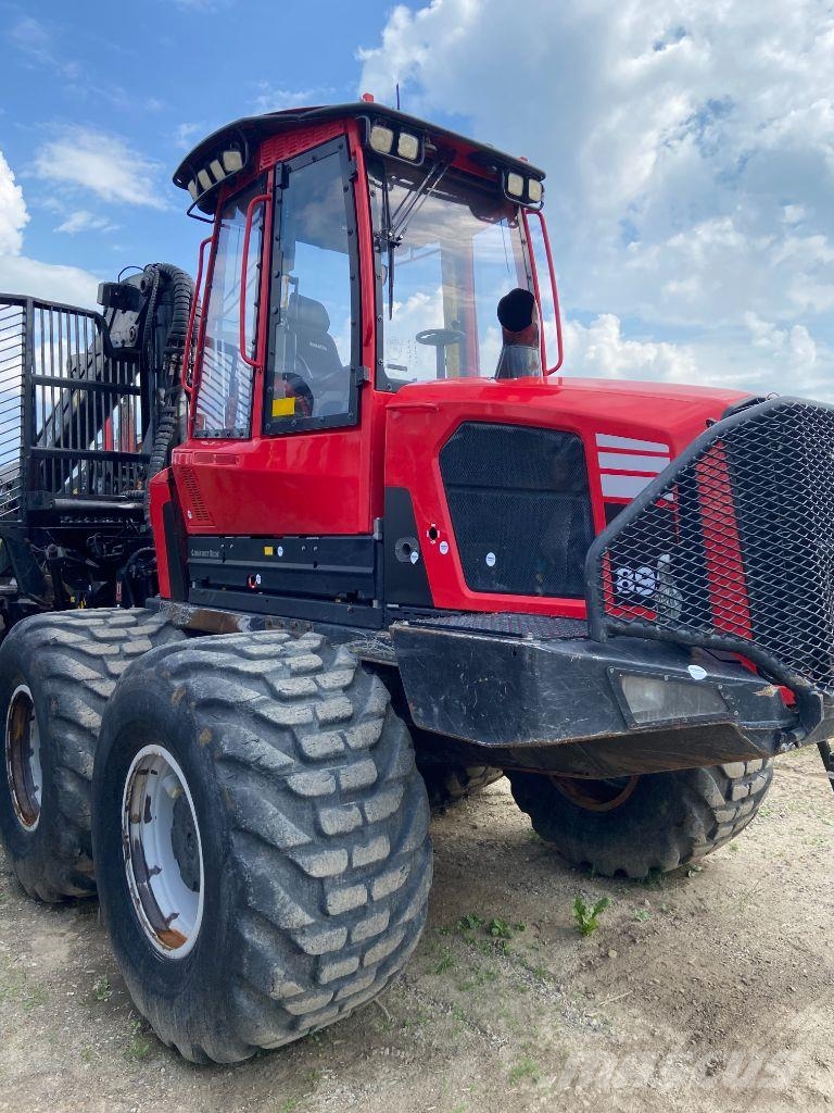 Komatsu 895 Forvarderi