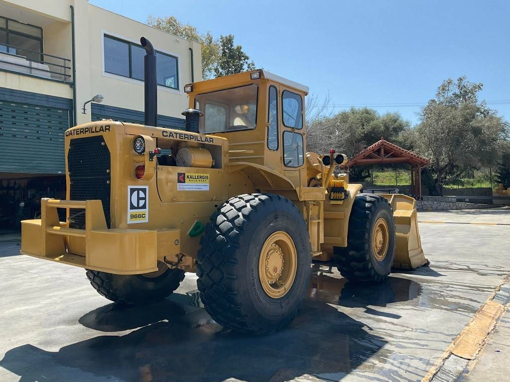 CAT 966C لوادر بعجل