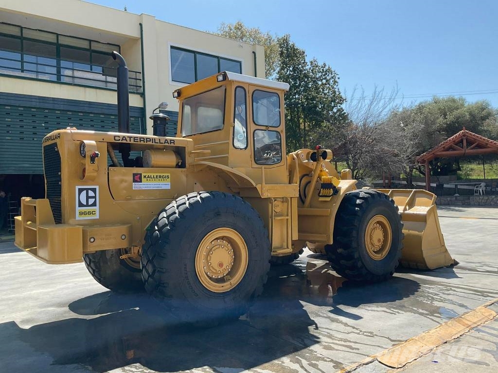 CAT 966C لوادر بعجل