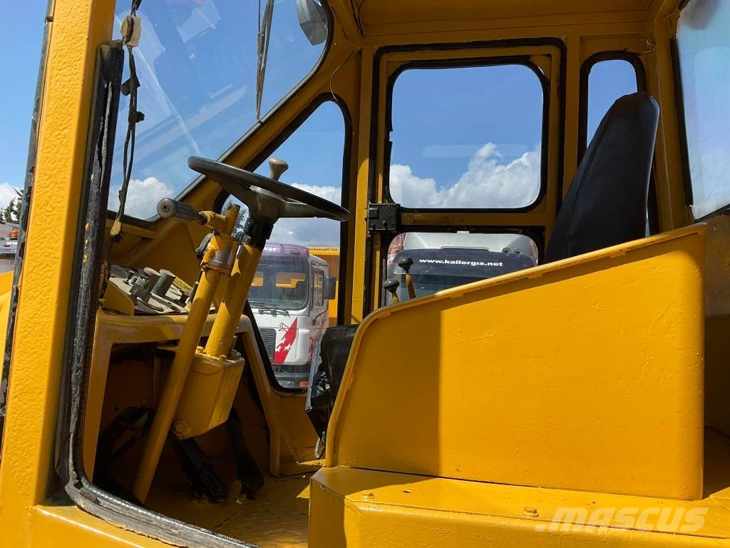 CAT 966C لوادر بعجل