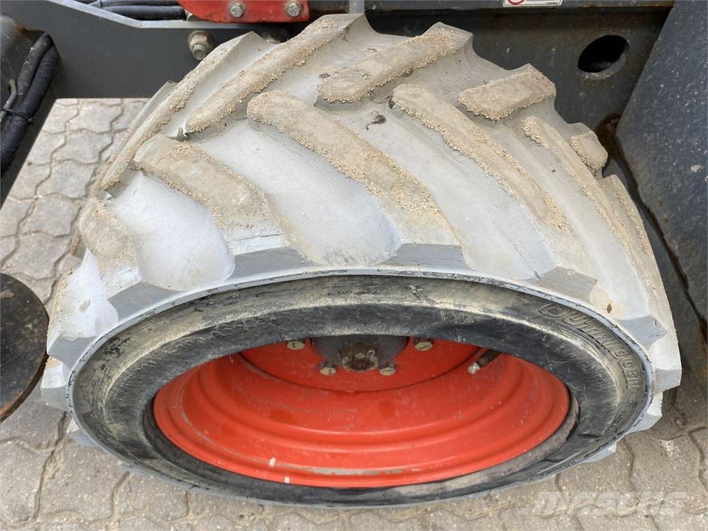 SkyJack SJ6832 RTE رافعات مقصية الشكل
