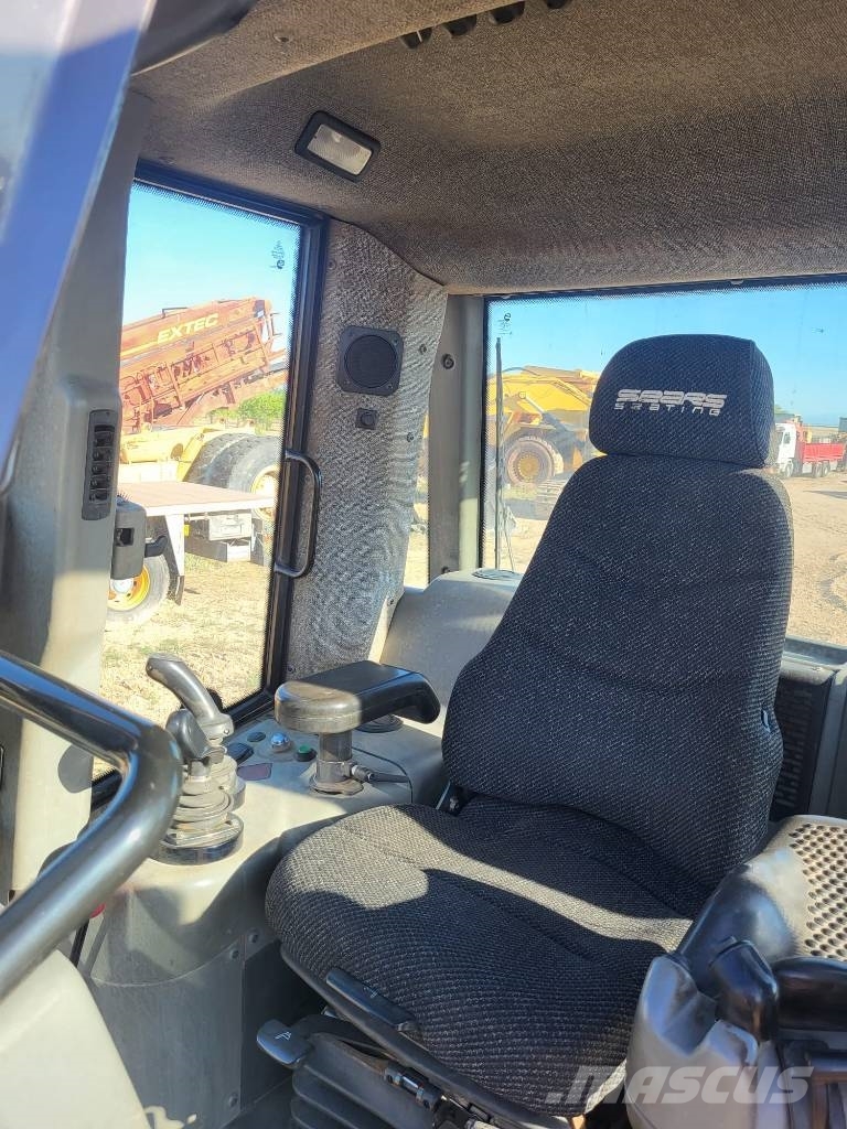 New Holland D 180 Верижни булдозери