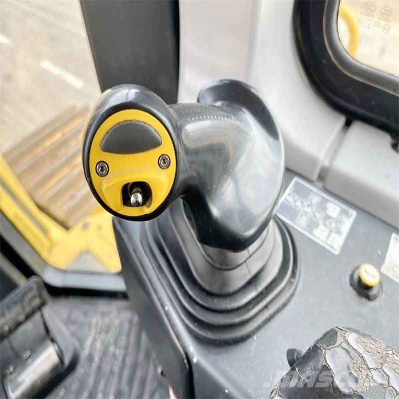Komatsu D 65 EX-16 Гусеничные бульдозеры