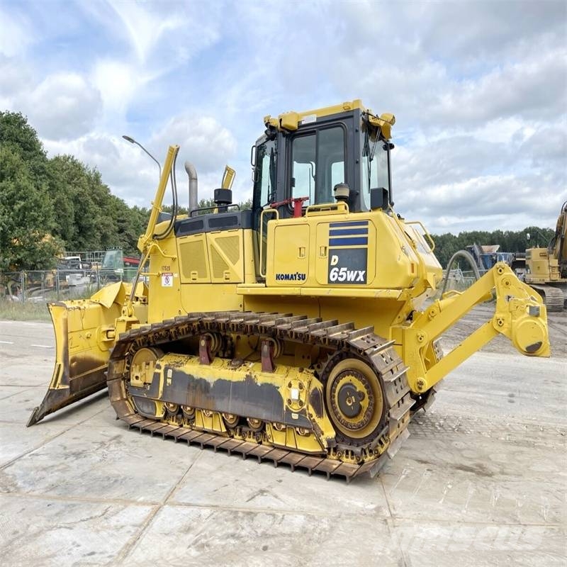Komatsu D 65 EX-16 Гусеничные бульдозеры