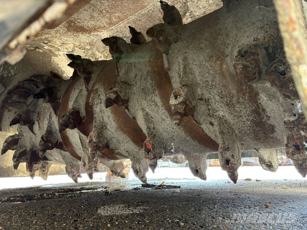 Wirtgen WS 220 & Streumaster SW3 FC Recicladoras de asfalto