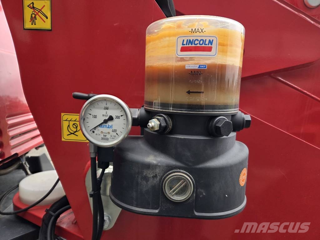 Schäffer T6680 前端裝載機和挖掘機