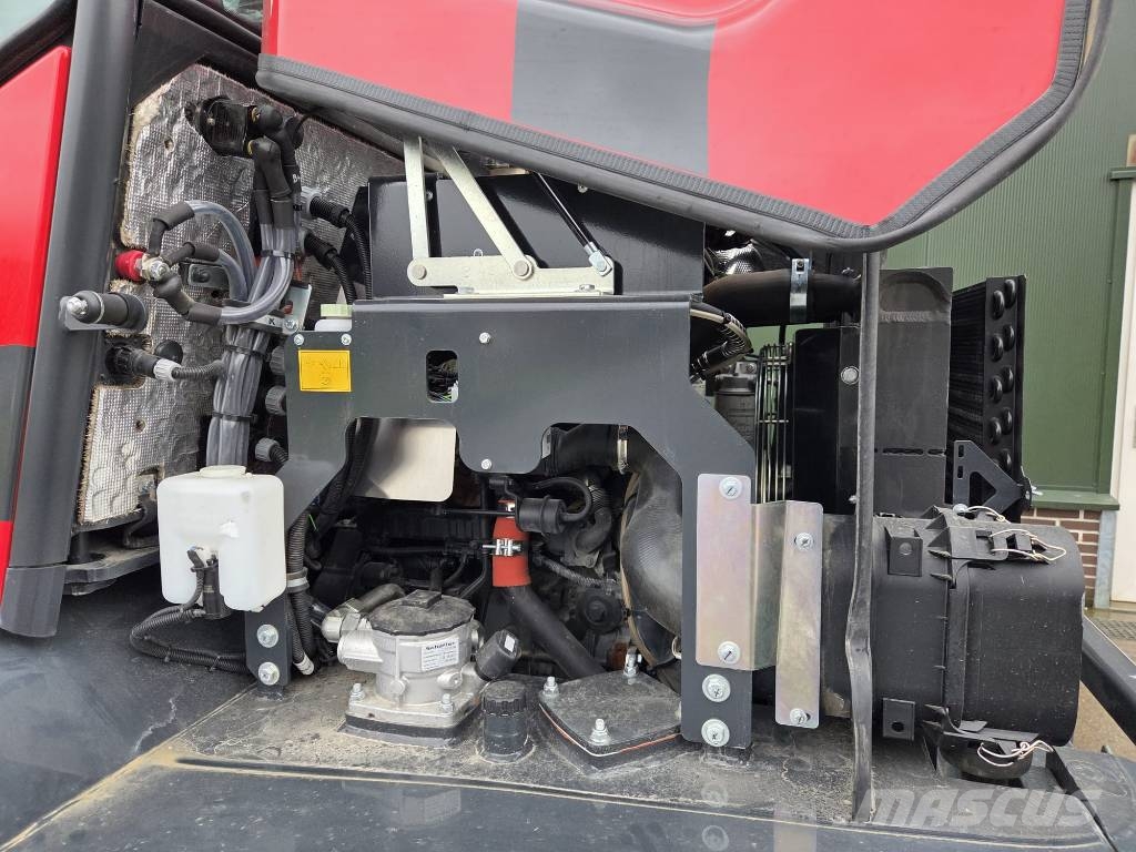 Schäffer T6680 前端裝載機和挖掘機