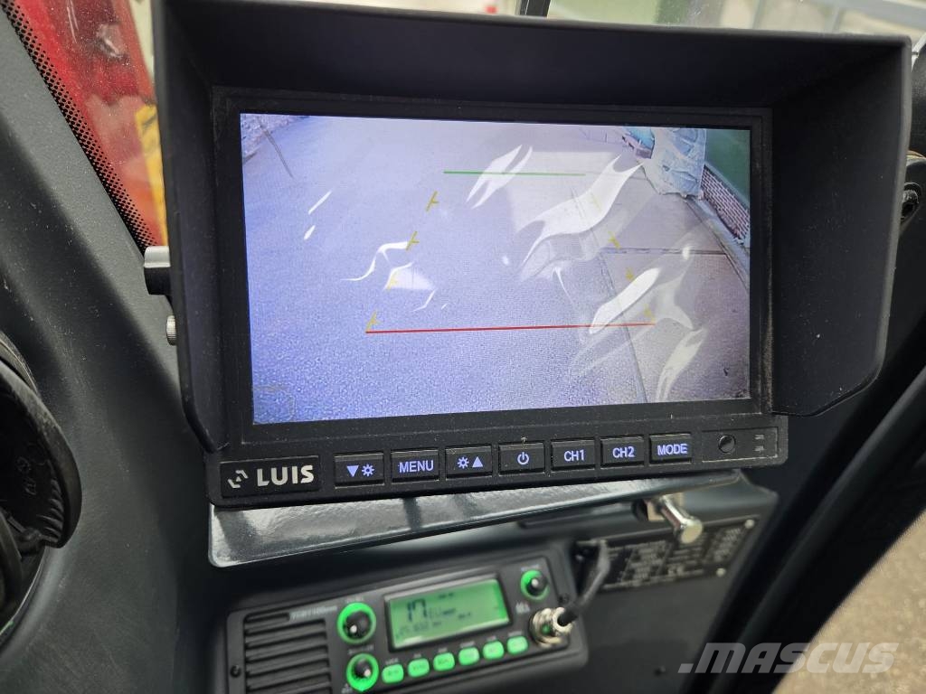 Schäffer T6680 前端裝載機和挖掘機
