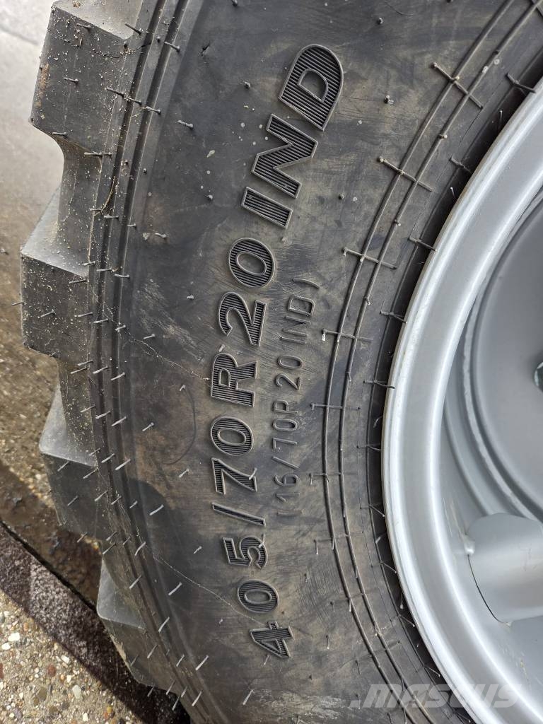 Schäffer T6680 前端裝載機和挖掘機