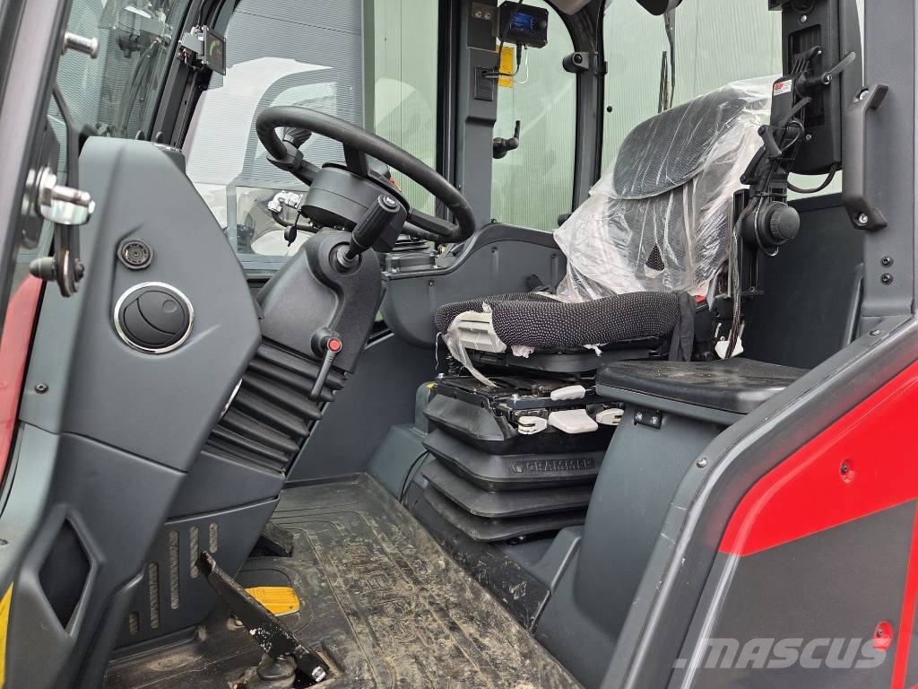 Schäffer T6680 前端裝載機和挖掘機