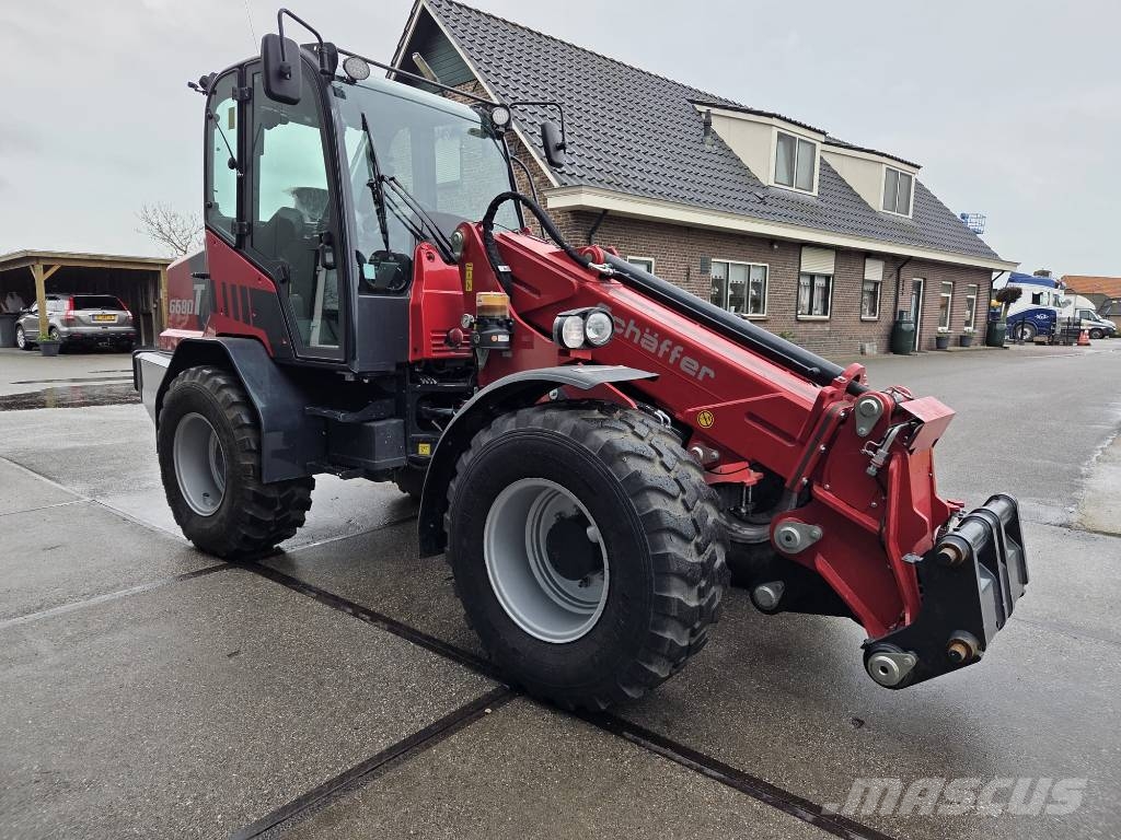 Schäffer T6680 前端裝載機和挖掘機