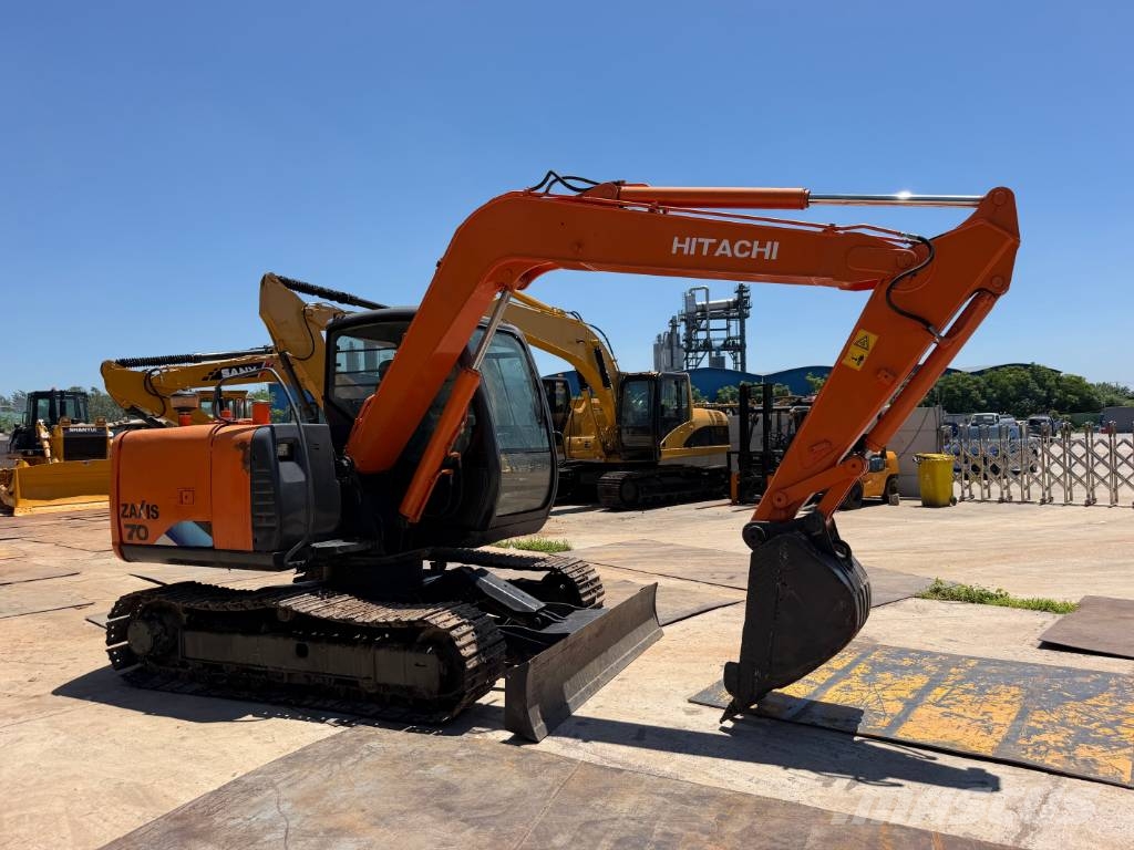 Hitachi ZX70 Малые экскаваторы 7т-12т