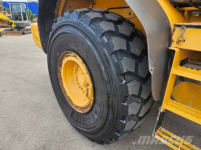 Volvo L120F Pyöräkuormaajat