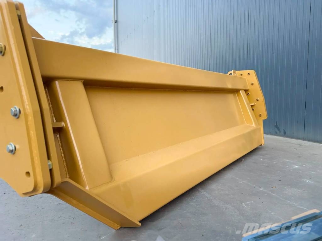 CAT 730 - 3T3 Tailgates