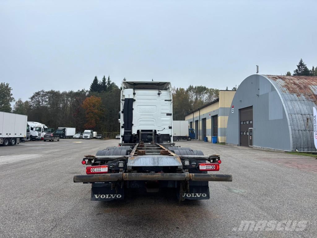 Volvo FH500 6x2*4 EURO6 + RETARDER + CHASSIS L7600mm Smagās mašīnas ar konteineriem