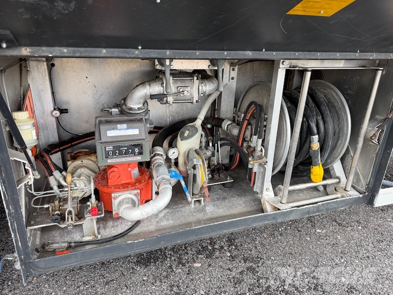 Mercedes-Benz Actros 3341 شاحنات ذات صهاريج