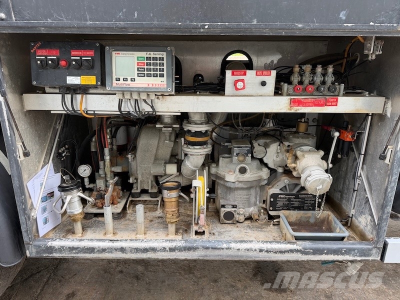 Mercedes-Benz Actros 3341 شاحنات ذات صهاريج