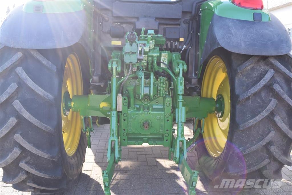 John Deere 6220 曳引機