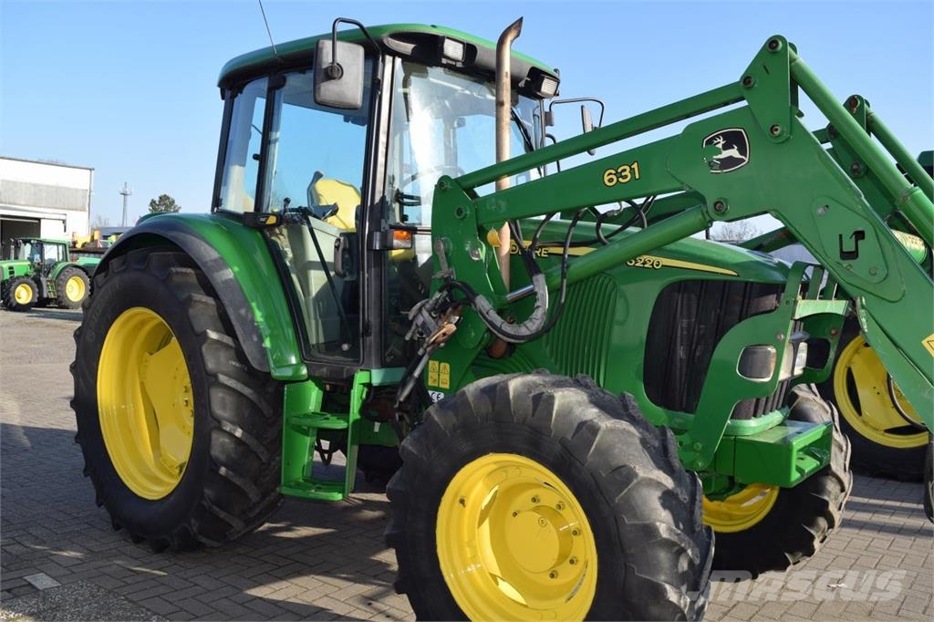 John Deere 6220 曳引機