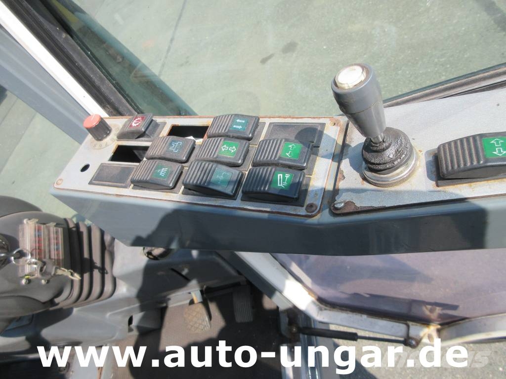 Boschung Pony P4 T Allrad 4x4 Kipper Kommunalfahrzeug Euro4 ناقلات الأدوات