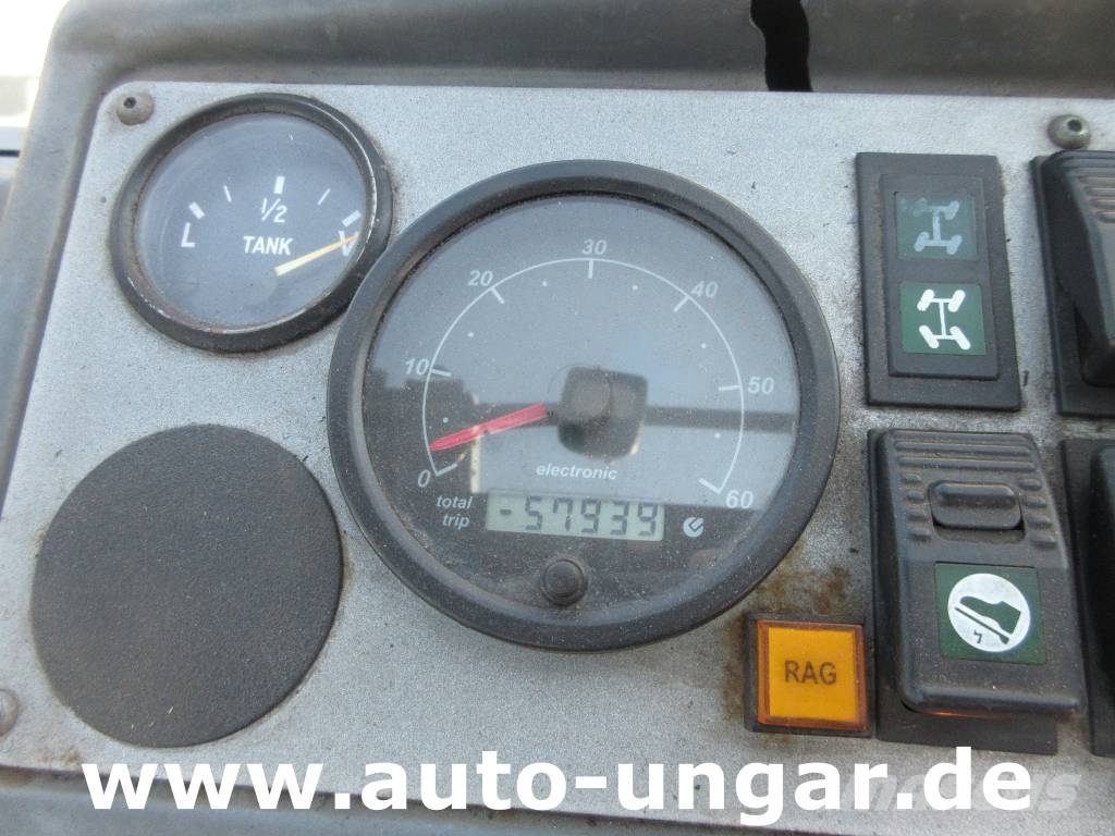 Boschung Pony P4 T Allrad 4x4 Kipper Kommunalfahrzeug Euro4 ناقلات الأدوات