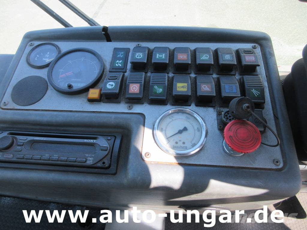 Boschung Pony P4 T Allrad 4x4 Kipper Kommunalfahrzeug Euro4 ناقلات الأدوات