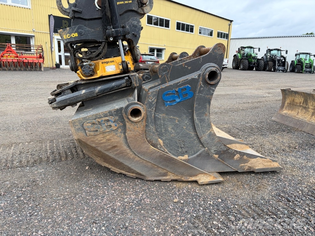 Komatsu PC138US-11E0 Roomikekskavaatorid