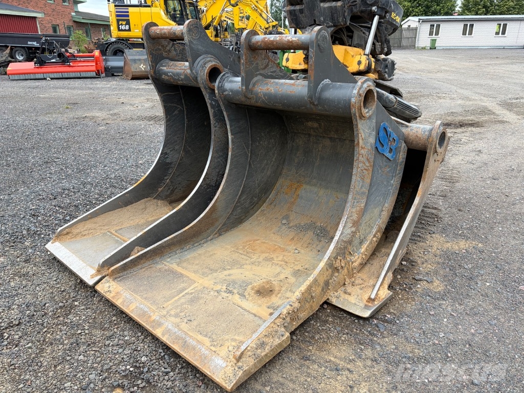 Komatsu PC138US-11E0 Roomikekskavaatorid