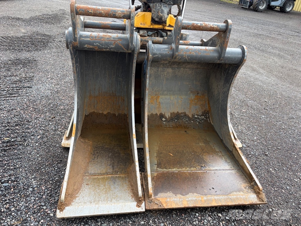 Komatsu PC138US-11E0 Roomikekskavaatorid