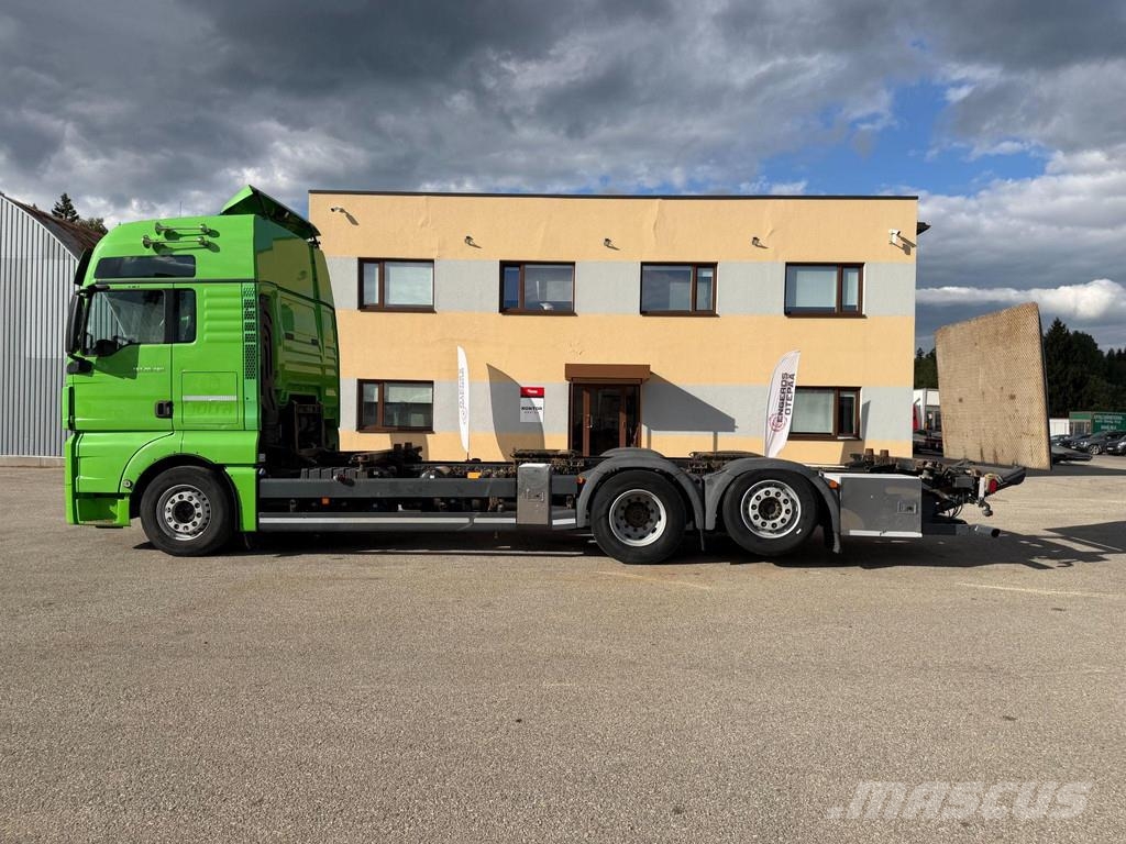 MAN TGX 26.480 6X2*4 EURO6 + RETARDER + BDF 20FT Camiones portacontenedores