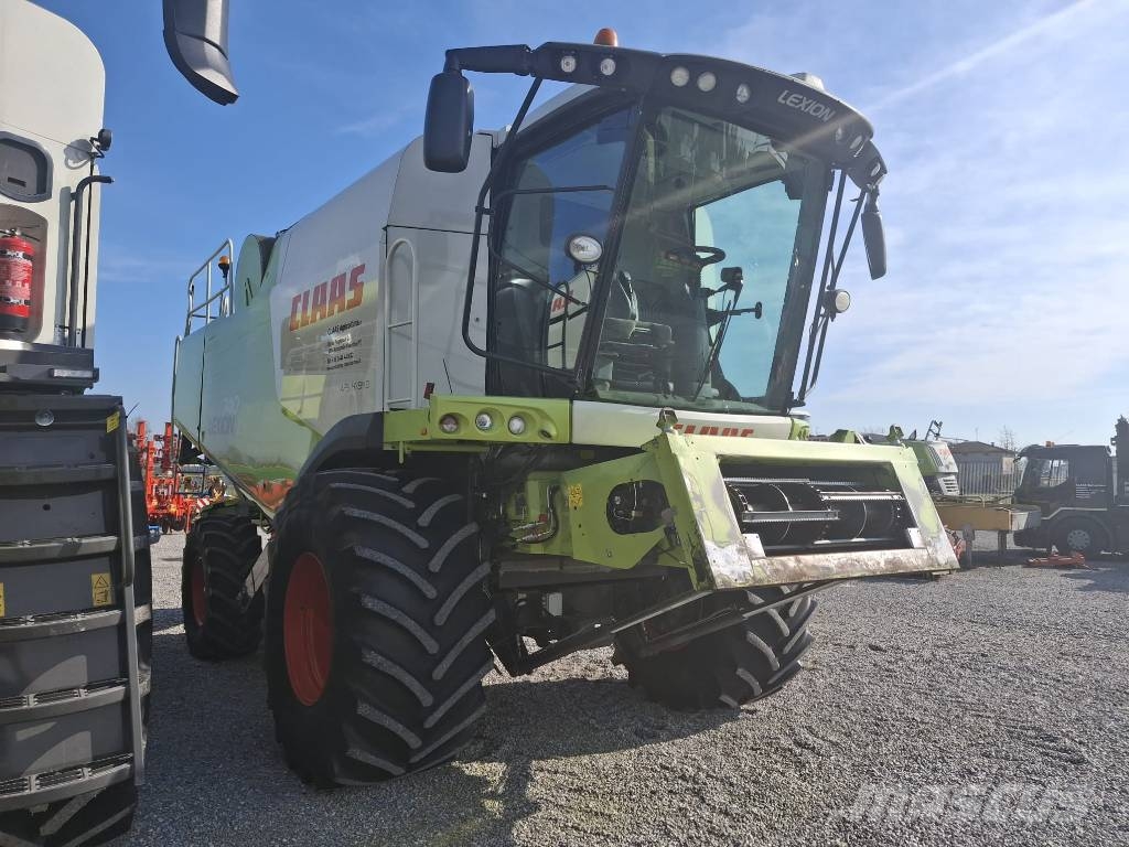 CLAAS Lexion 740 Combine harvesters