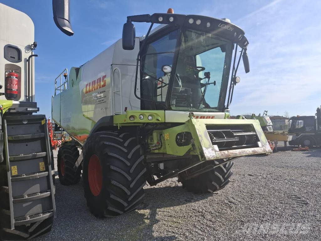 CLAAS Lexion 740 Combine harvesters