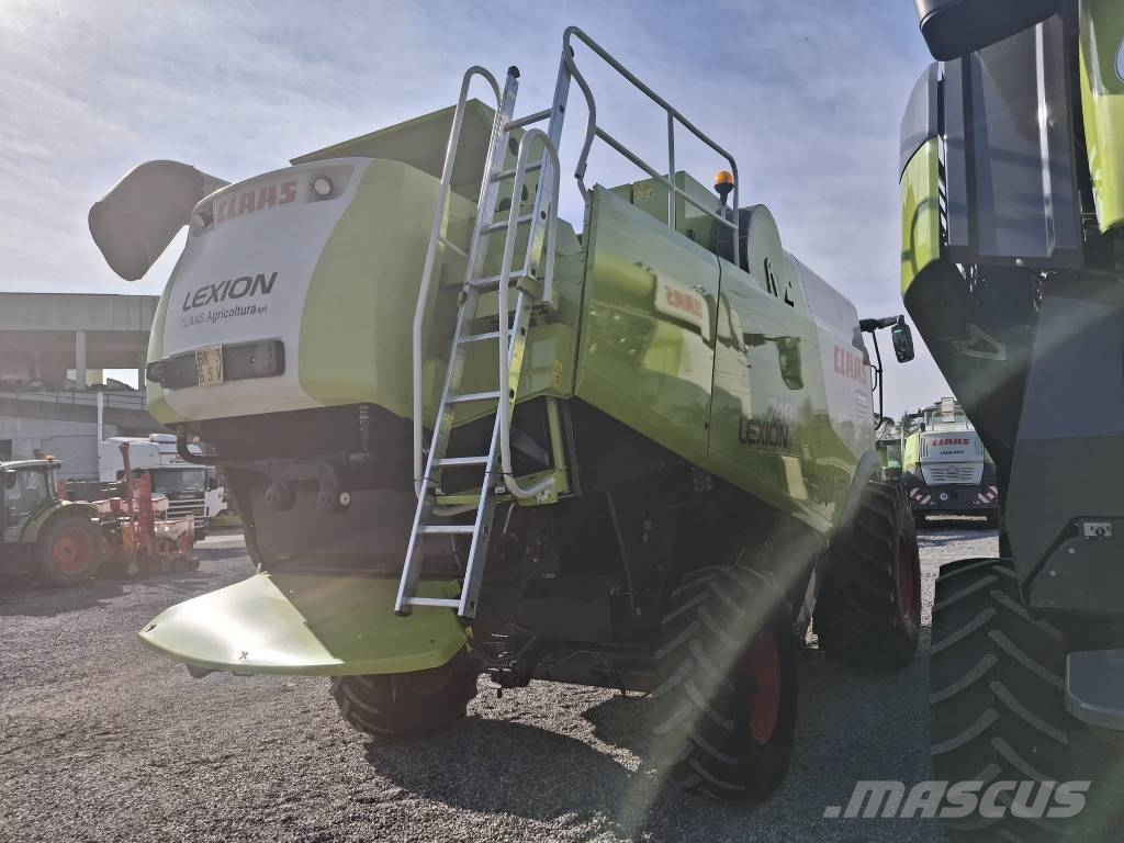 CLAAS Lexion 740 Combine harvesters