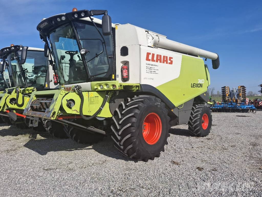 CLAAS Lexion 740 Combine harvesters