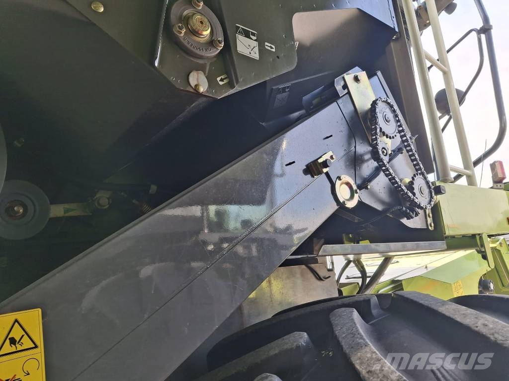 CLAAS Lexion 740 Combine harvesters