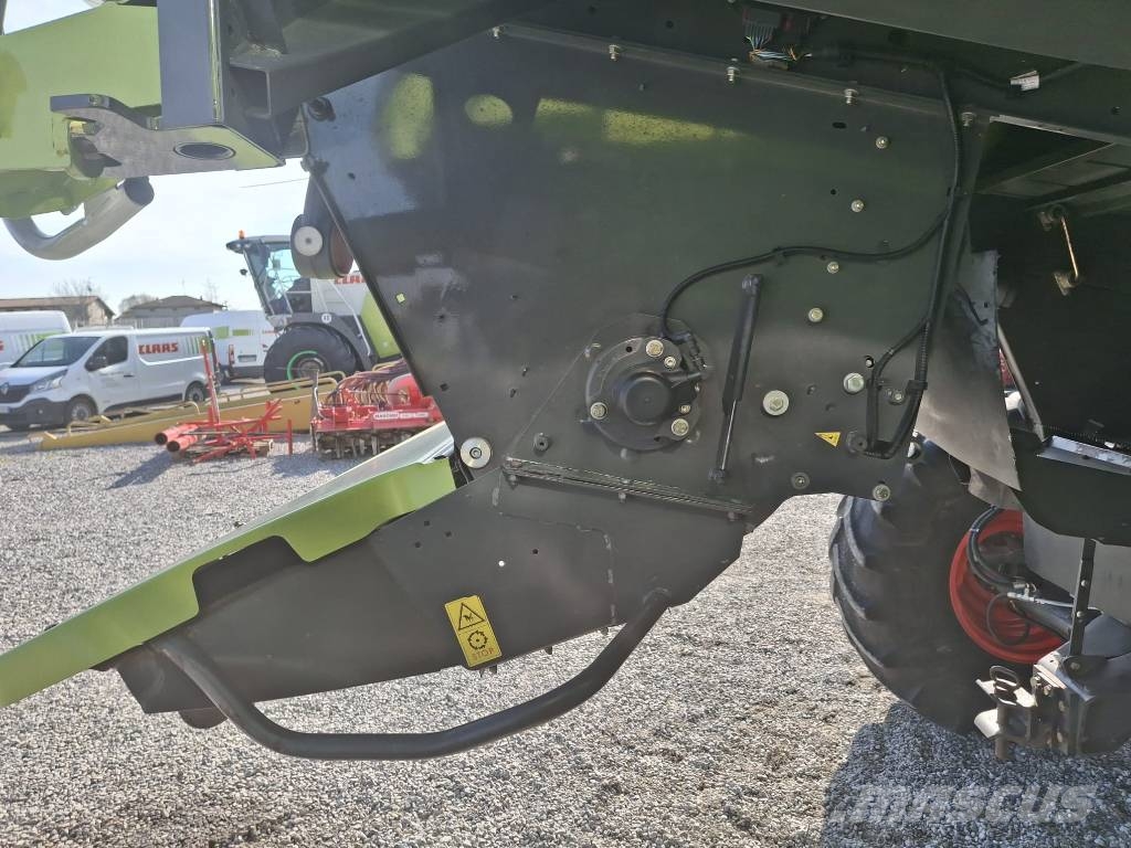 CLAAS Lexion 740 Combine harvesters