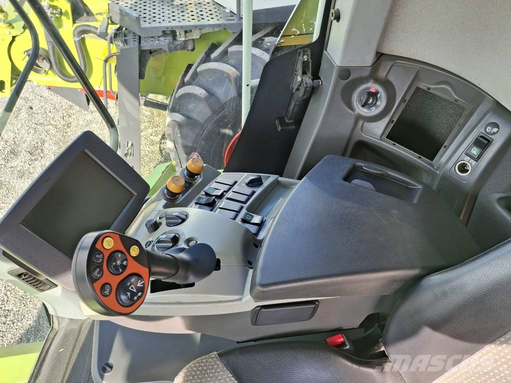 CLAAS Lexion 740 Combine harvesters