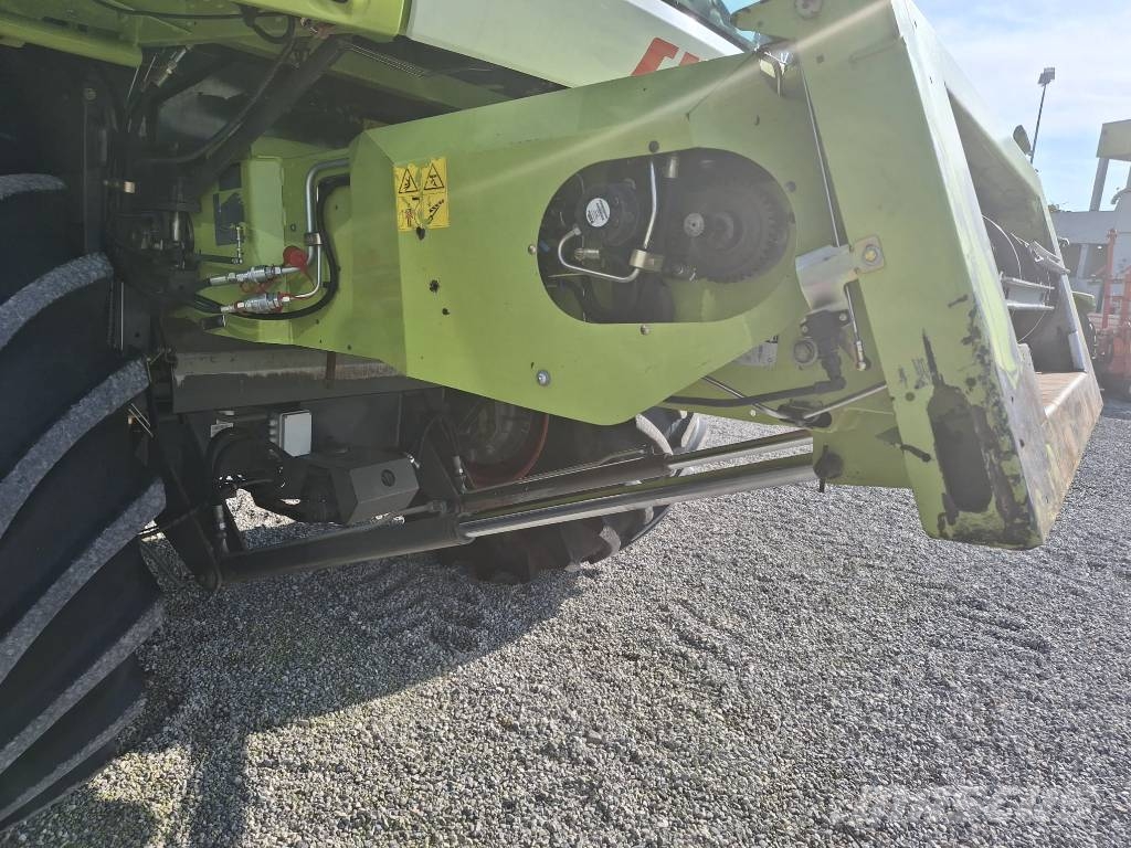 CLAAS Lexion 740 Combine harvesters