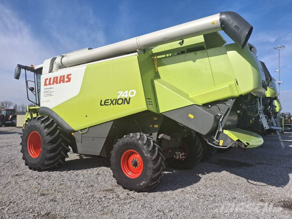CLAAS Lexion 740 Combine harvesters